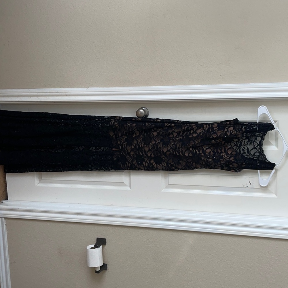 Windsor long mermaid dress black lace size 5/6